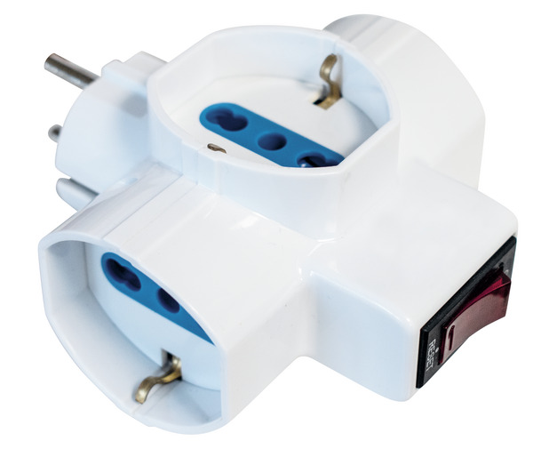 TRIPLA CON SPINA SCHUKO 16A, 3 PR.SCHUKO/BIPASSO, CON PROTEZIONE E INTERRUTTORE, 3500W TRIPLA CON SPINA SCHUKO 16A, 3 PR.SCHUKO/BIPASSO, CON PROTEZIONE E INTERRUTTORE, 3500W