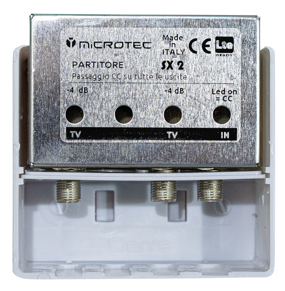 Partitore schermato da palo 2 uscite -4dB connettori F, con passaggio Cc su tutte le uscite Partitore schermato da palo 2 uscite -4dB connettori F, con passaggio Cc su tutte le uscite